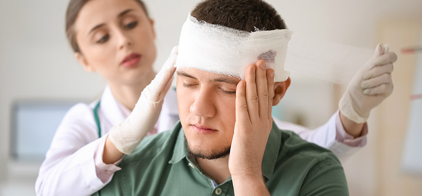 Patient receiving TBI/Concussion Treatment in Tamarac for auto accident injury relief